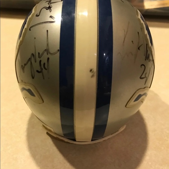 Detroit Lions autographed hats, miniature helmet and jersey. - Picture 5 of 10